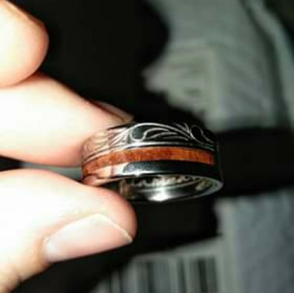 Size 10 men's engagement ring. - Picture 2 of 4